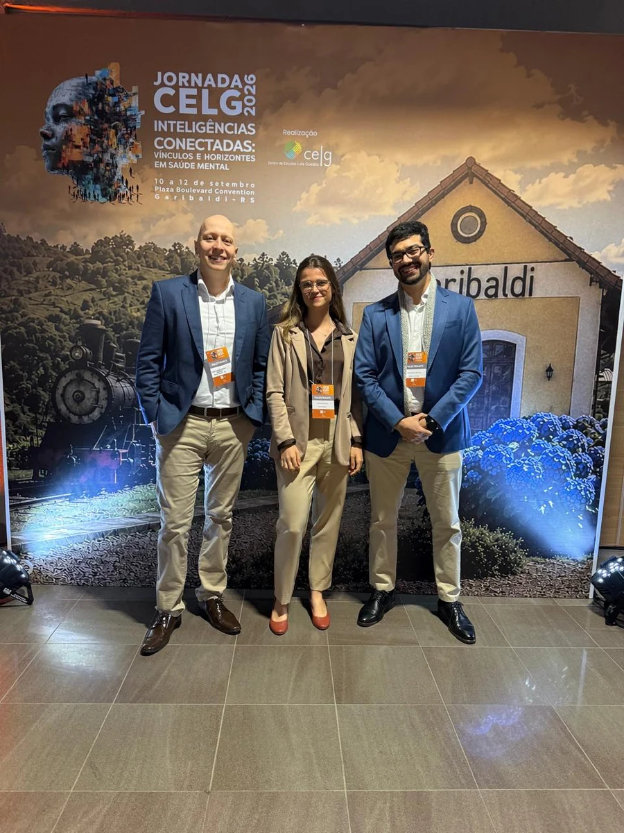 Isabella Poletto Medeiros, Ives Cavalcante Passos e Bruno da Silva Santos no telão de abertura da Jornada CELG 2026