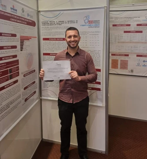 Foto Daniel Baldez como melhor trabalho em psiquiatria clínica no Congresso Gaucho de Psiquiatria Alliance Research Group